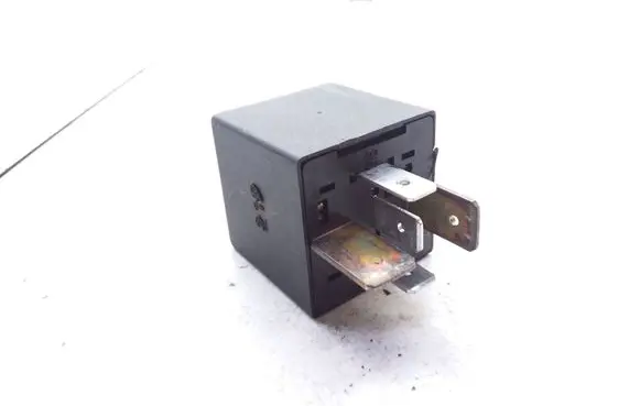 Opel Omega B1 Hazard warning light relay 09173931