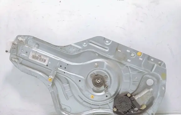 Hyundai Elantra Front door window regulator with motor 824702d062
