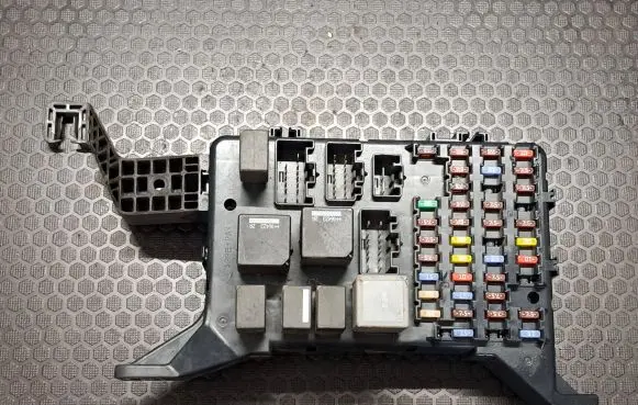 Ford Mondeo Mk III Fuse box set 4S7T14A073AB 6J0220661