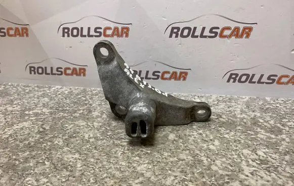 Audi A4 S4 B7 8E 8H Engine mounting bracket