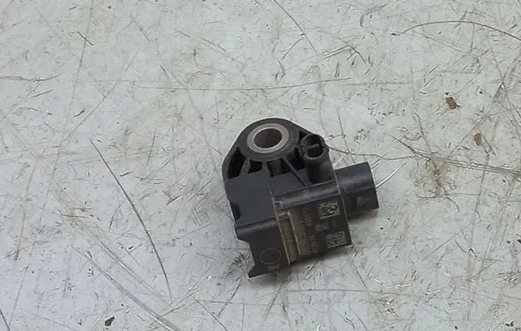 Volkswagen Jetta VI Airbag deployment crash/impact sensor 561959351