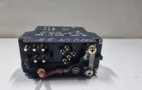 Volkswagen II LT Glow plug pre-heat relay 2D0911253 899063000