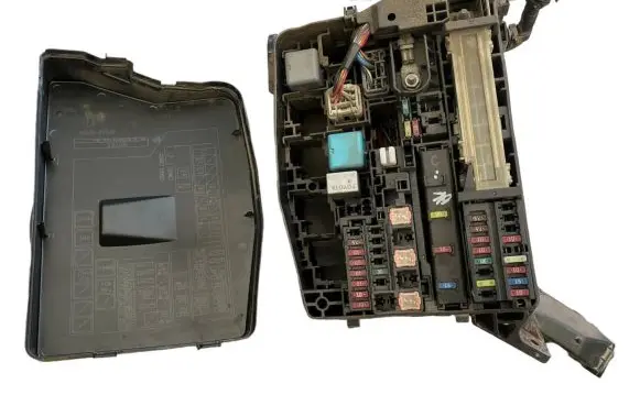 Toyota Auris 150 Fuse box set 7233R0A1
