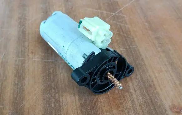 BMW M3 F80 Seat adjustment motor 7325533 52107325533