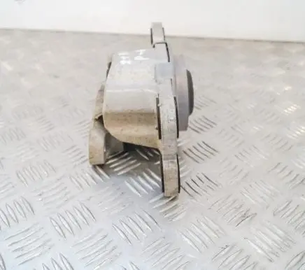 Engine mount bracket