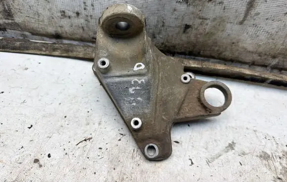 Audi A4 S4 B5 8D Engine mounting bracket 8D0399114L
