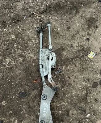 Mercedes-Benz ML W164 Front wiper linkage and motor A1648201742 404930 705A