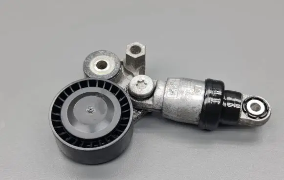 Mazda 3 III Generator/alternator belt tensioner F569897070100 PE0315980 F56989710