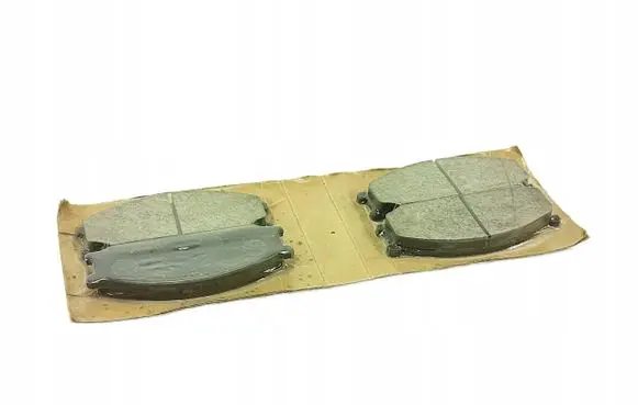 Mitsubishi L200 Brake pads (front) MB895155