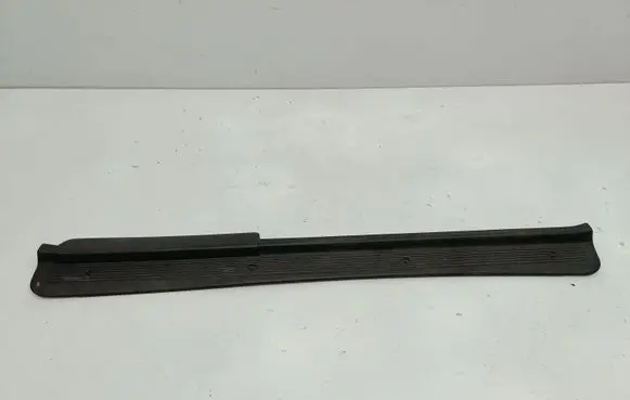 Mitsubishi 3000 GT Front sill trim cover MB645112