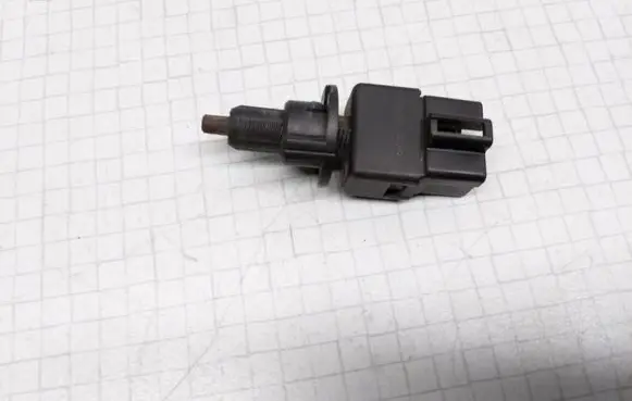 Mitsubishi Space Wagon Brake pedal sensor switch 2430188