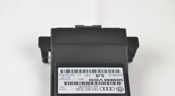 Volkswagen Golf V Gateway control module 1K0907530L 1K0907951