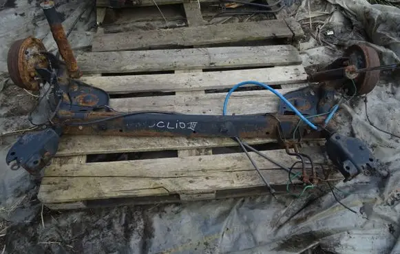 Renault Clio III Rear axle beam with reductor 