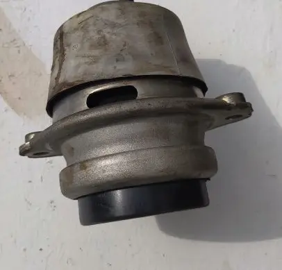 Porsche Cayenne (92A) Engine mount bracket 94837505003
