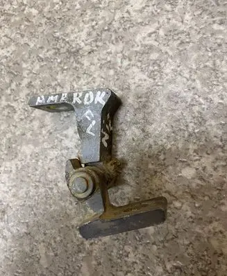 Volkswagen Amarok Front door lower hinge 