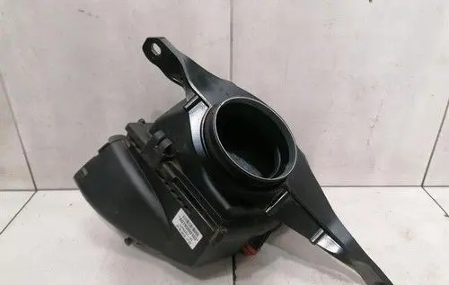 BMW M5 F90 Air filter cleaner box bracket assembly 785692103