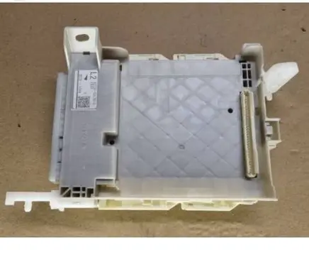 Toyota Yaris Fuse box set 8273052L70