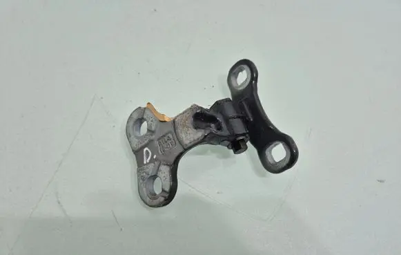 Volvo V50 Front door upper hinge 30784888