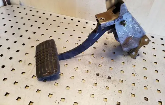 Subaru Outback Brake pedal