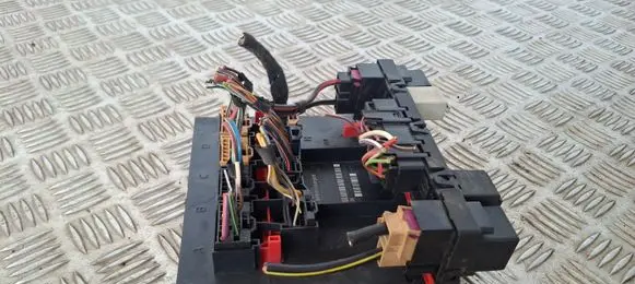 Volkswagen Caddy Fuse module 1K0937049AA