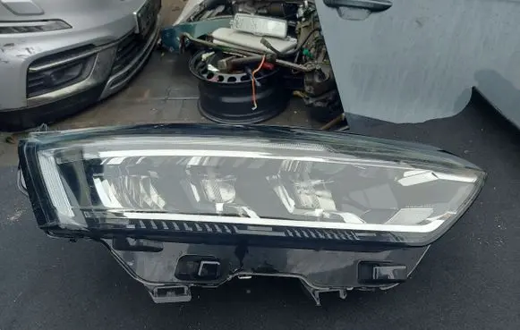 Renault Koleos II Headlight/headlamp 260104431R