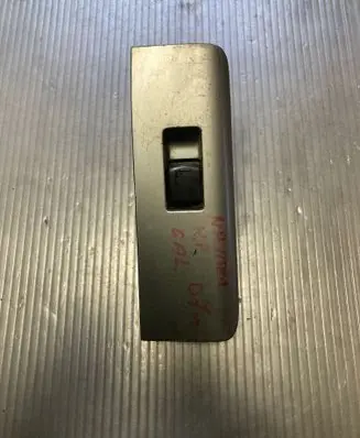 Nissan Navara D40 Electric window control switch 82961EA300