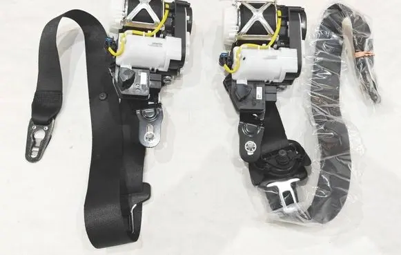 Mercedes-Benz G W464 Front seatbelt A4638603500
