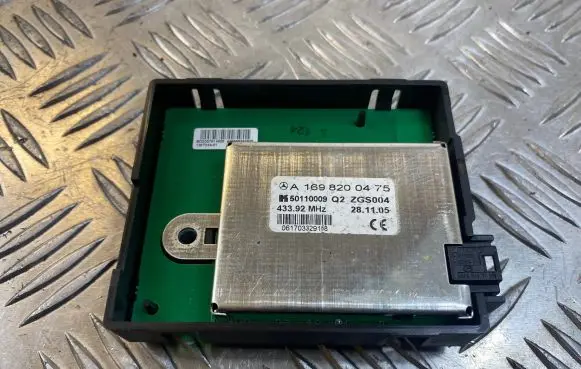 Mercedes-Benz B W245 Antenna control unit A1698200475 50110009 ZGS004