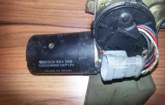 Renault 19 Wiper motor 0390246326