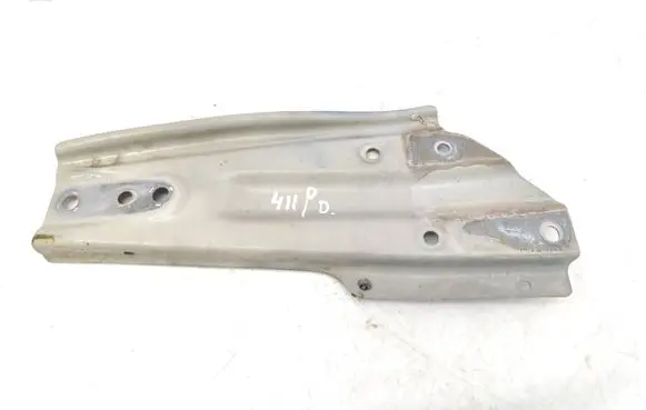 Suzuki Liana Fender mounting bracket ZE9D05