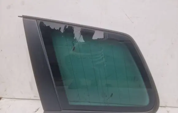 Volkswagen Touareg I Rear side window 7L6845297BT