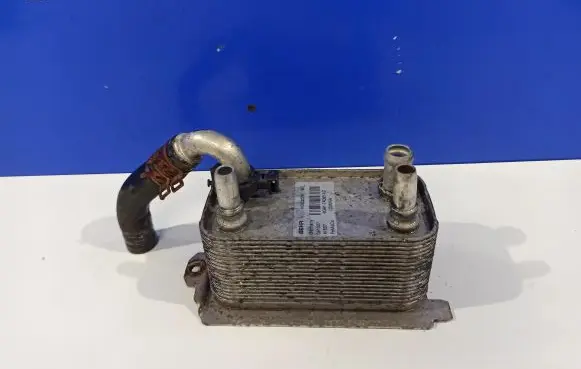 Volvo XC60 Engine oil radiator 30792231 6G917A095AD