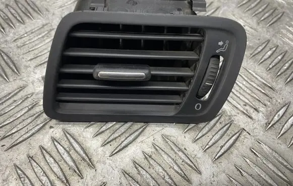 Volkswagen PASSAT B6 Dashboard side air vent grill/cover trim 3C1819701 P0108666 T0024359
