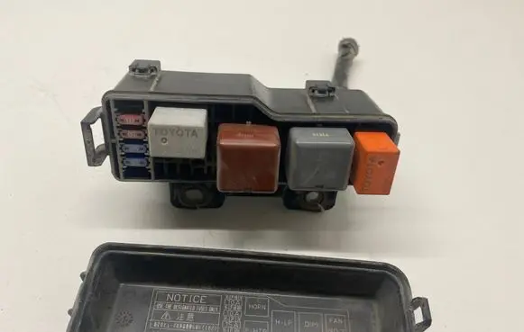 Toyota Avensis T250 Fuse module 