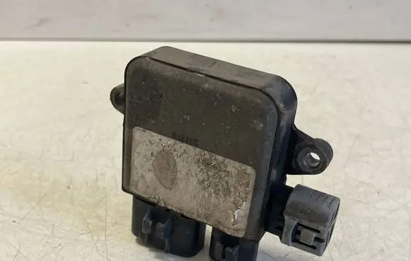 Tesla Model S Coolant fan relay 8282120280
