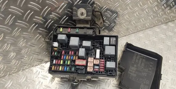Toyota Yaris Fuse box set 821110U021