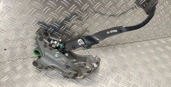 Toyota Verso Clutch pedal 