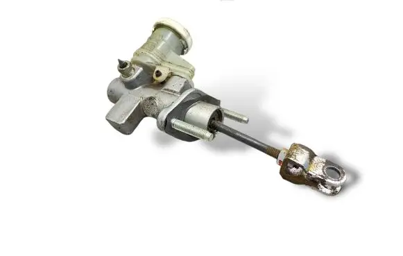 Mitsubishi L200 Clutch master cylinder