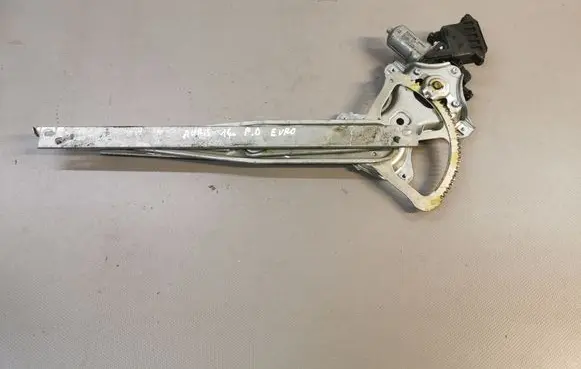 Toyota Auris E180 Front door window regulator with motor 8570102010