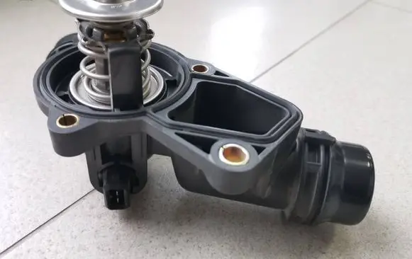 Thermostat/thermostat housing