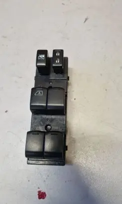 Subaru XV Electric window control switch 157588