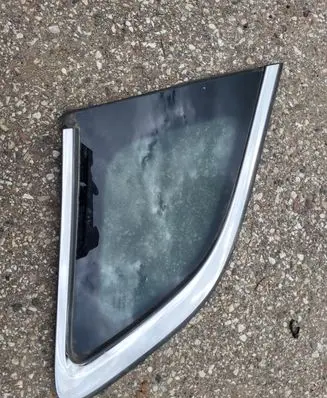 Renault Kadjar Rear side window 833073768R