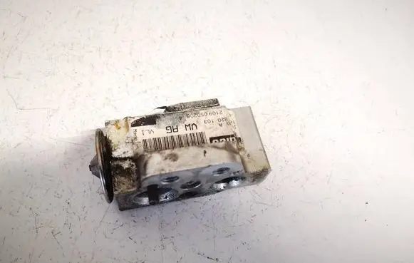 Volkswagen Caddy Air conditioning (A/C) expansion valve 1k0820679