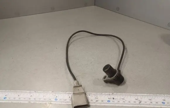 Volkswagen Golf IV Crankshaft position sensor 0261210148