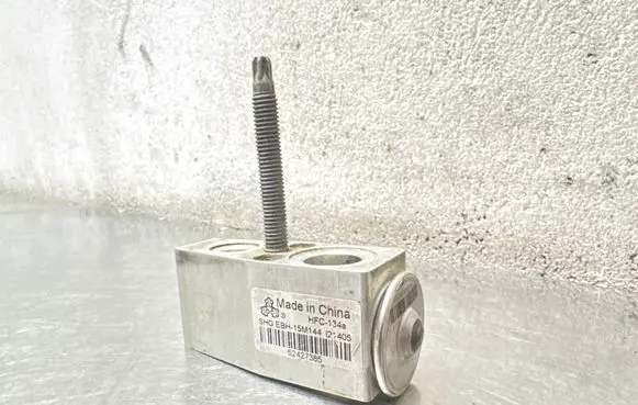 Opel Insignia A Air conditioning (A/C) expansion valve 52427385 HFC134A 15M144