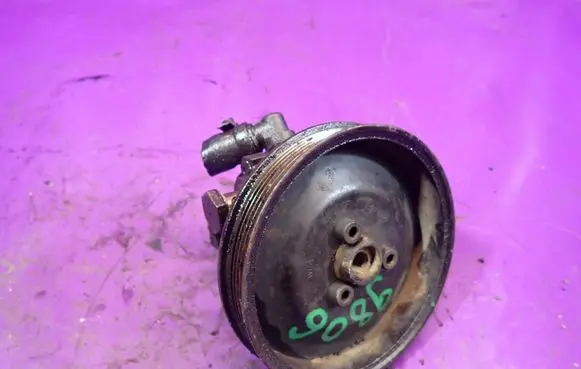 Volkswagen Transporter - Caravelle T4 Power steering pump