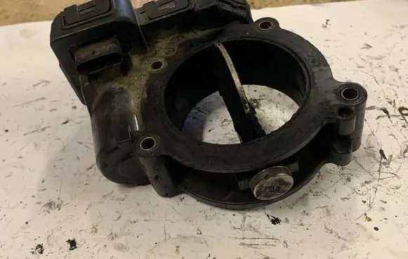Mercedes-Benz E W212 Engine shut-off valve A6510900470 PK0040 0280750510