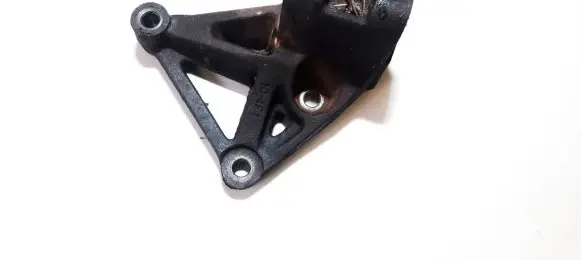 Nissan Micra Engine mounting bracket