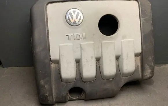 Volkswagen Touran I Engine cover (trim) 03G103925BP