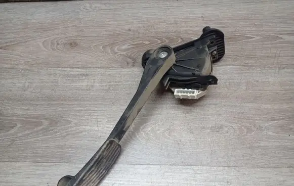Volvo XC70 Accelerator throttle pedal 9496821